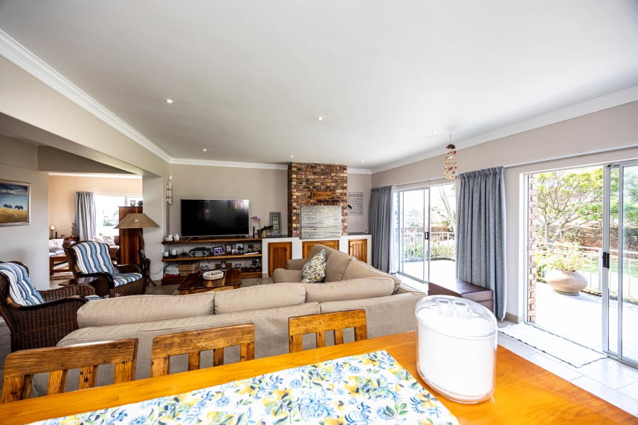 4 Bedroom Property for Sale in Kidds Beach Eastern Cape